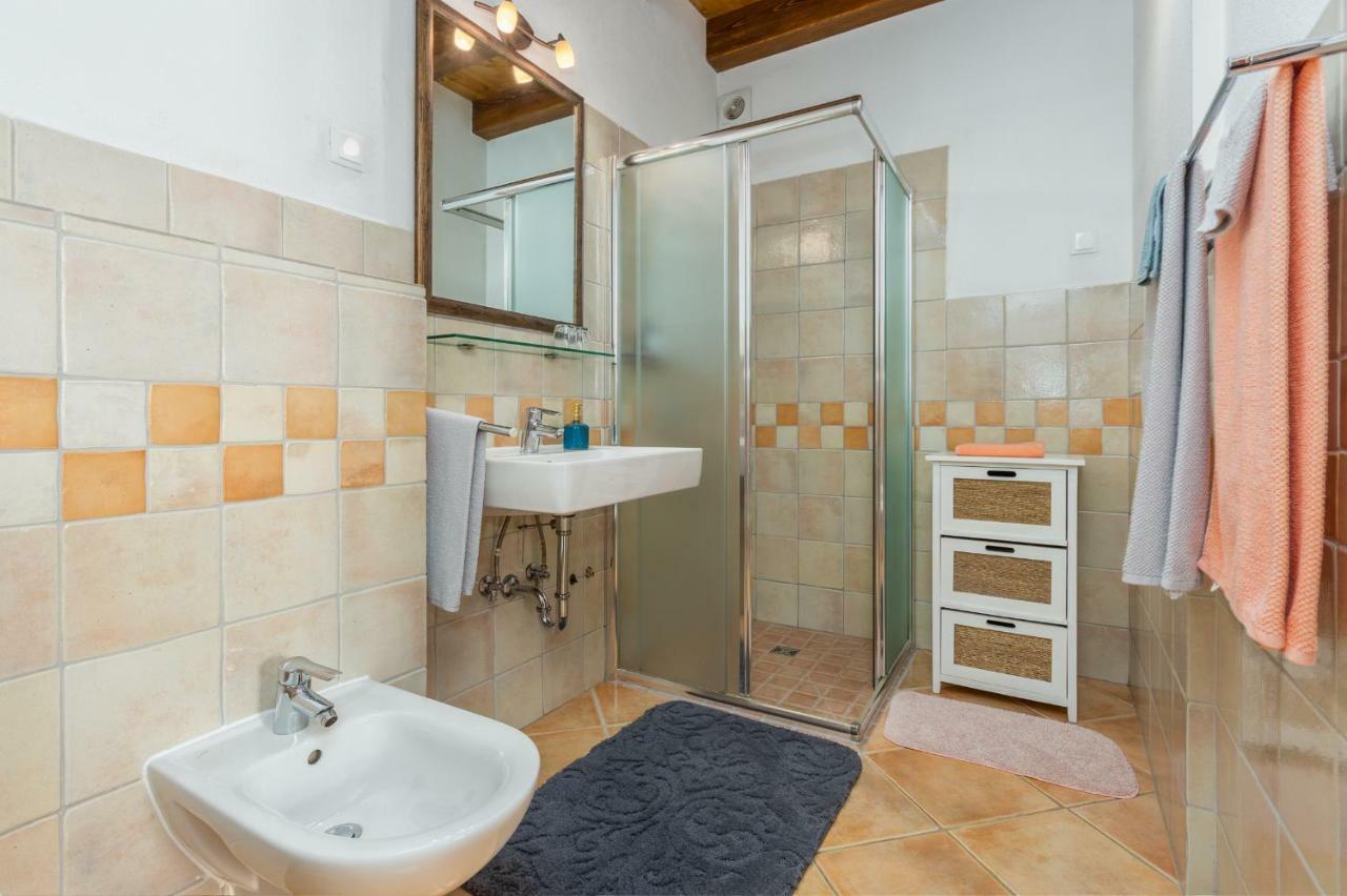 Apartament Dvor Strica Grge Kaštelir Zewnętrze zdjęcie