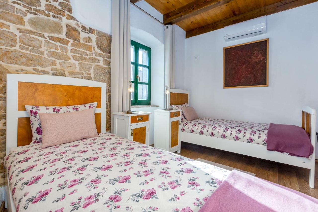 Apartament Dvor Strica Grge Kaštelir Zewnętrze zdjęcie