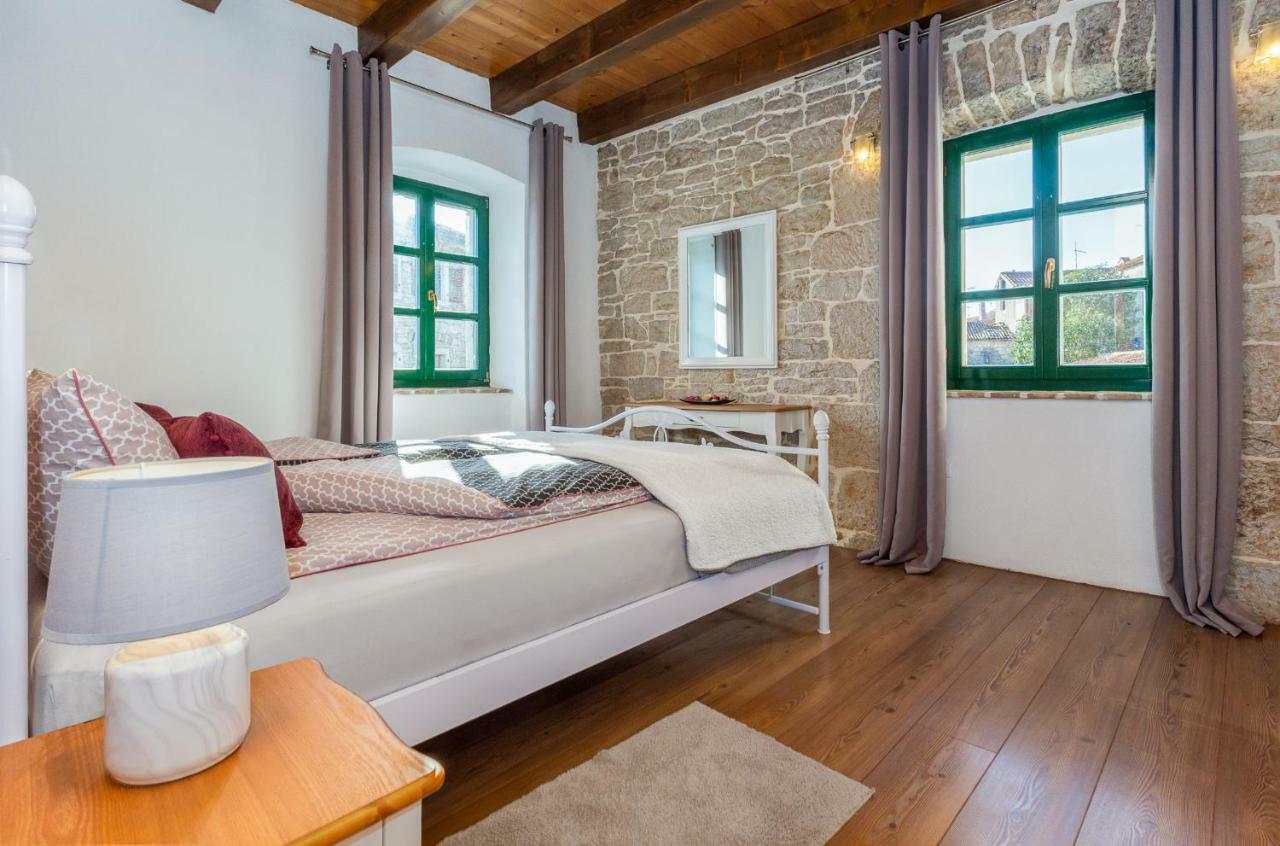 Apartament Dvor Strica Grge Kaštelir Zewnętrze zdjęcie